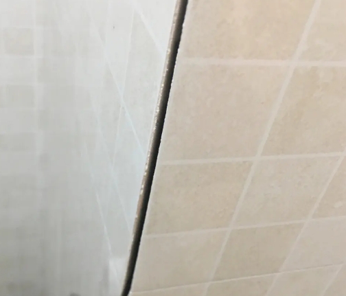双台子瓷砖空鼓维修公司分享阳台瓷砖脱落的修复过程可以分为以下几个步骤